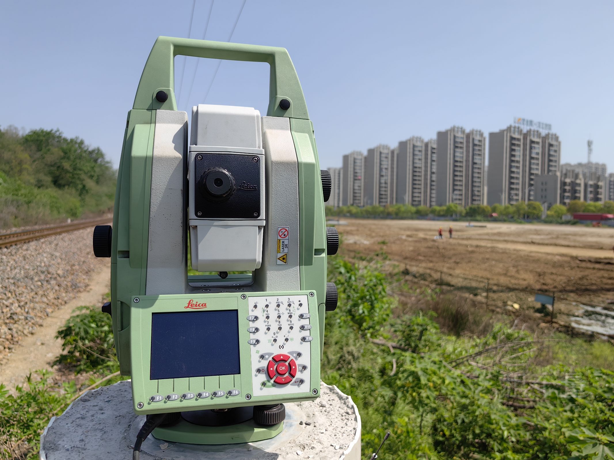 從光學(xué)經(jīng)緯儀到智能全站儀：測繪技術(shù)的革命